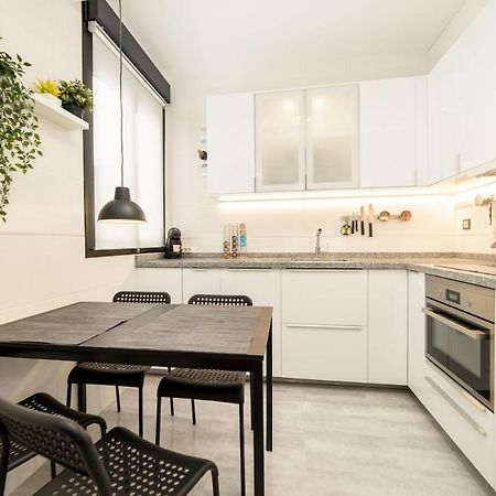 -Malagasunapts- Stylish City Centre Pool&Parking Екстер'єр фото