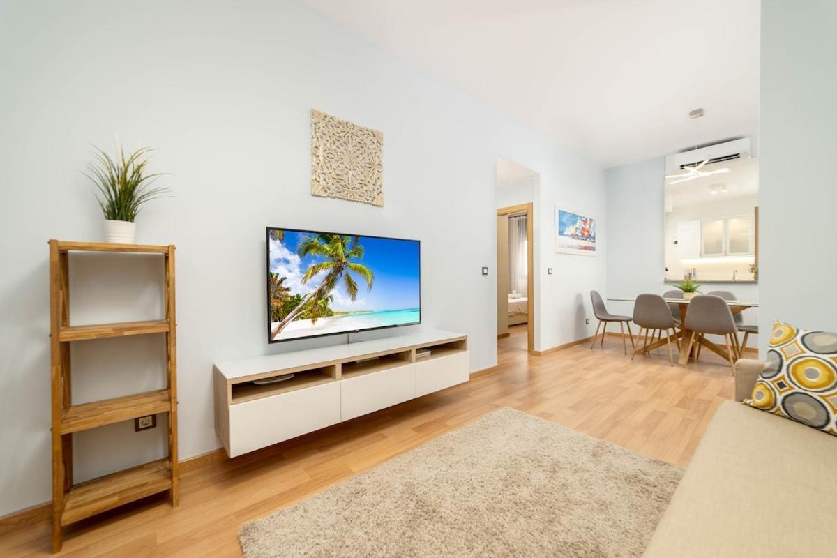 -Malagasunapts- Stylish City Centre Pool&Parking Екстер'єр фото