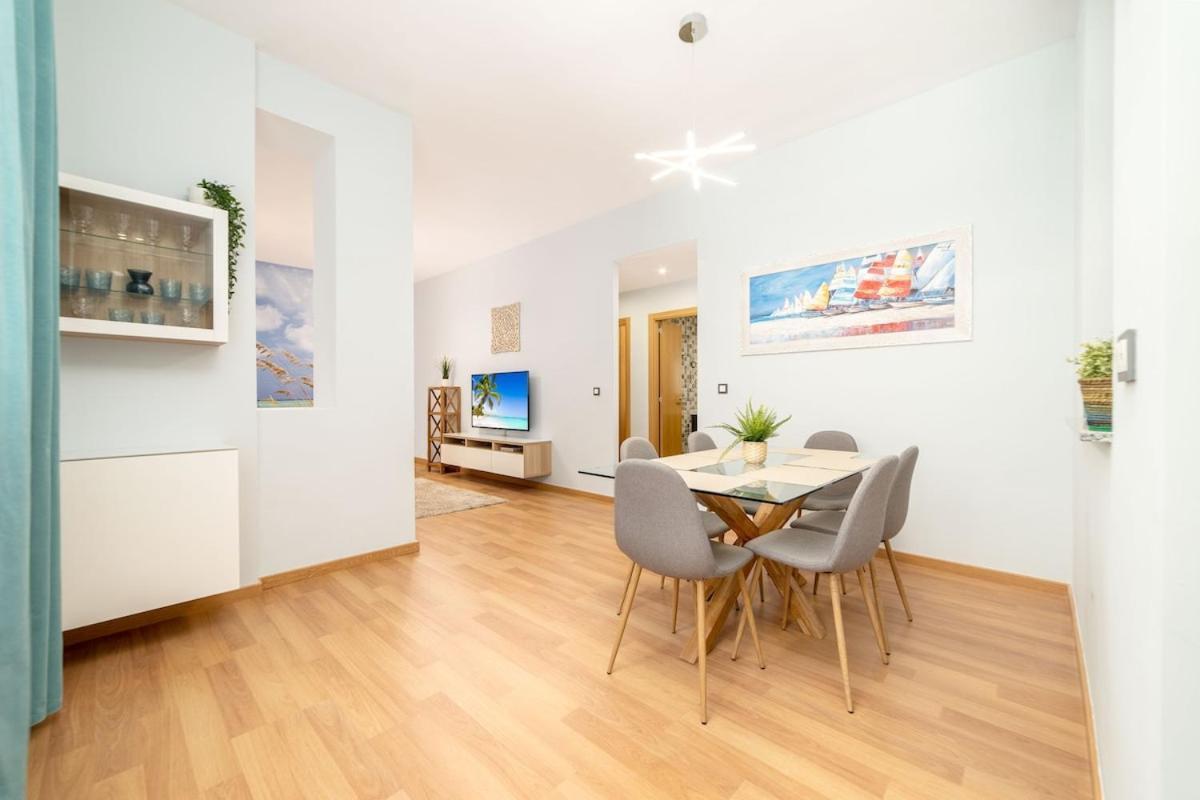 -Malagasunapts- Stylish City Centre Pool&Parking Екстер'єр фото