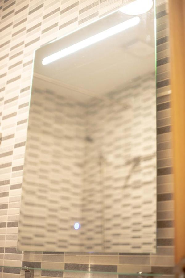 -Malagasunapts- Stylish City Centre Pool&Parking Екстер'єр фото