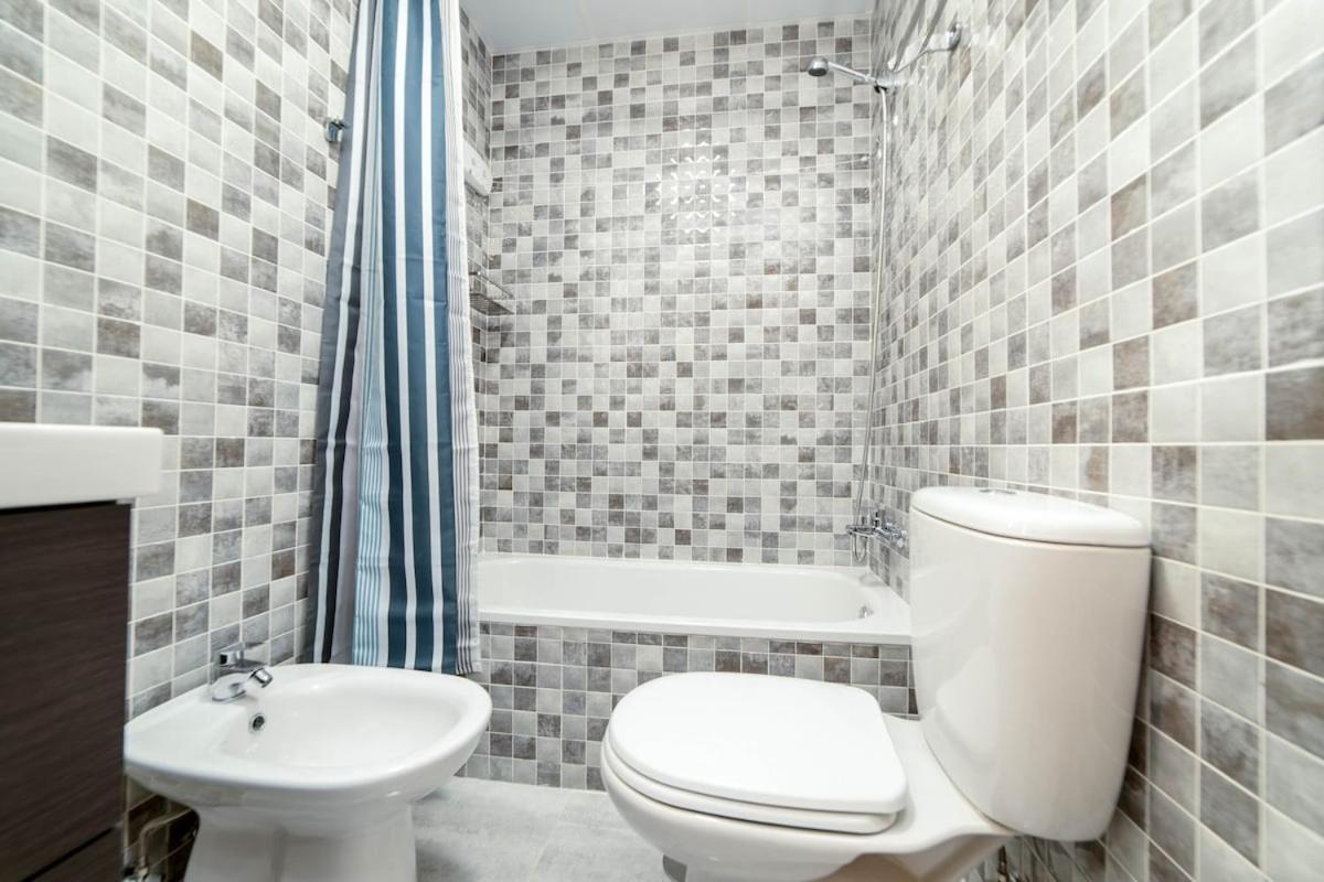 -Malagasunapts- Stylish City Centre Pool&Parking Екстер'єр фото