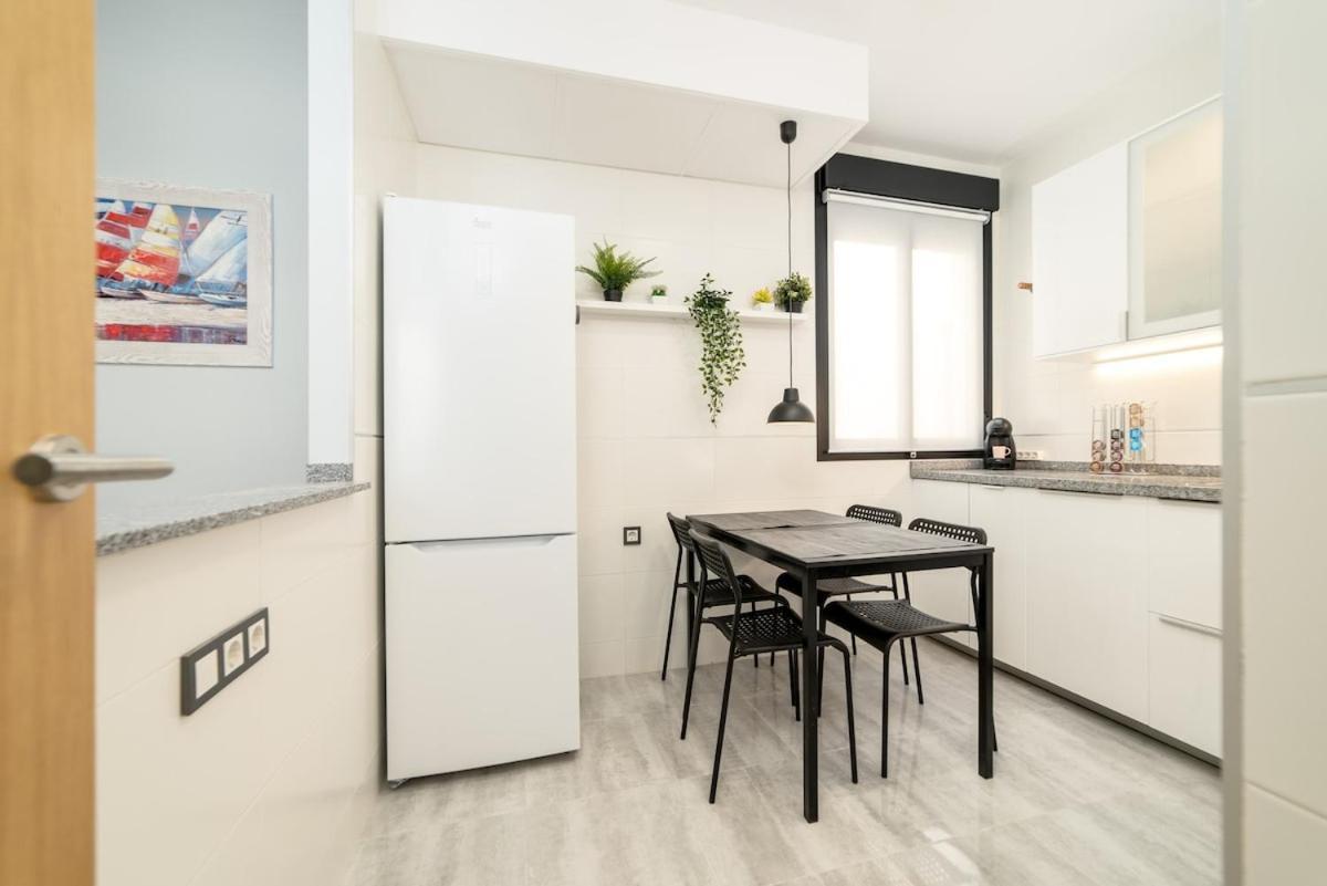 -Malagasunapts- Stylish City Centre Pool&Parking Екстер'єр фото