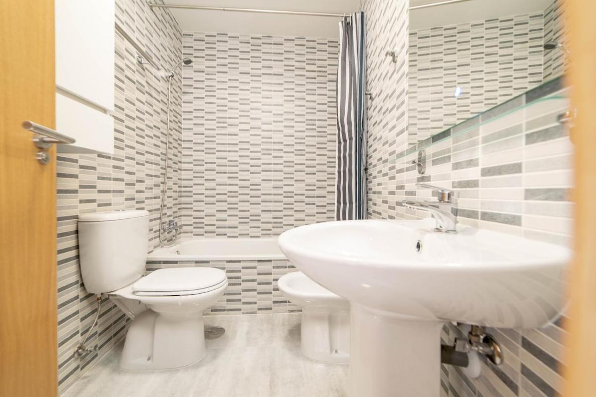-Malagasunapts- Stylish City Centre Pool&Parking Екстер'єр фото