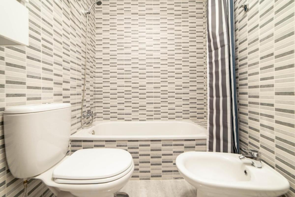 -Malagasunapts- Stylish City Centre Pool&Parking Екстер'єр фото